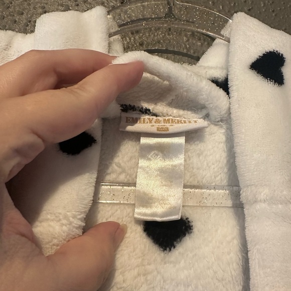 Pottery Barn Teen White Robe with Black Hearts - Picture 6 of 8